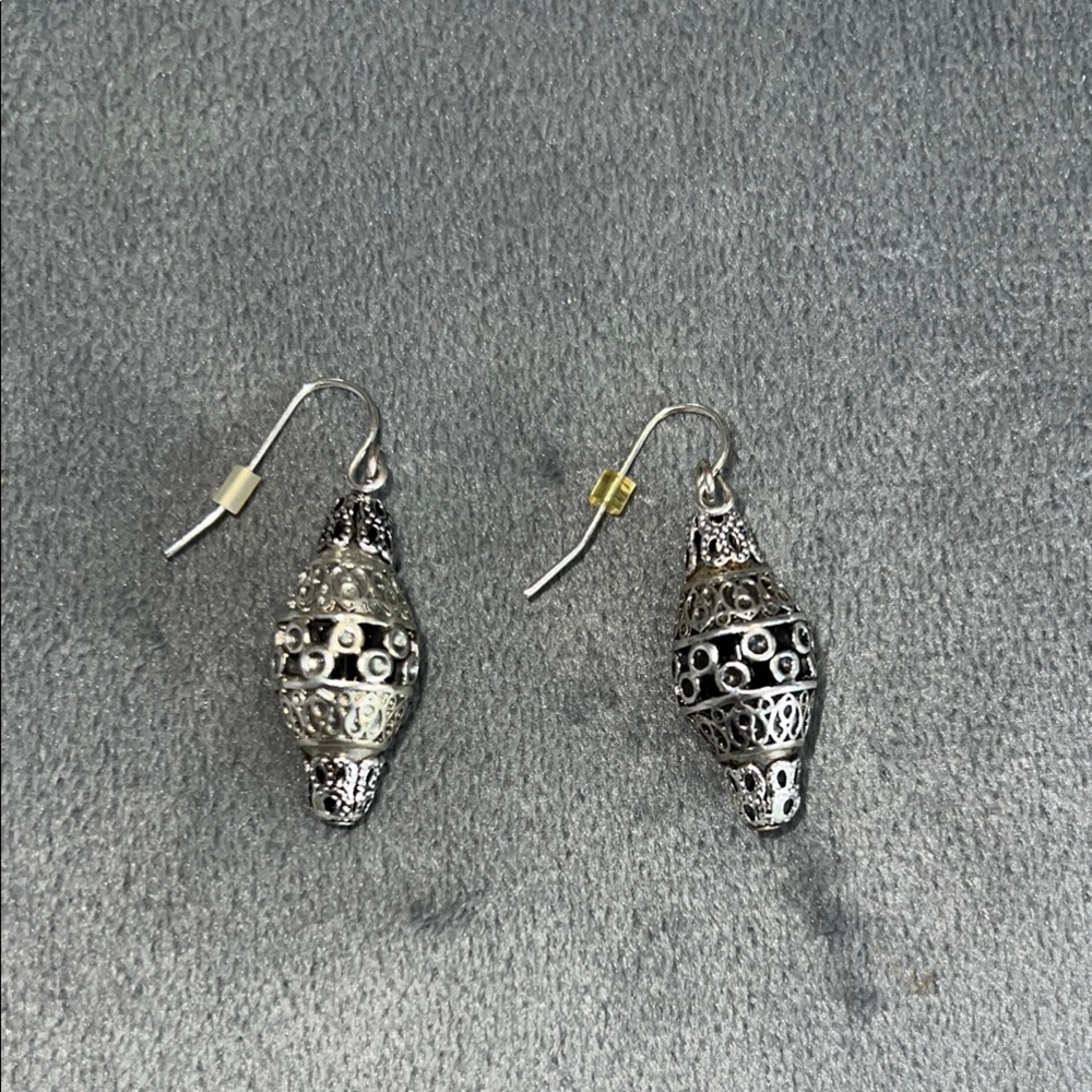 Elegant silver filigree earrings